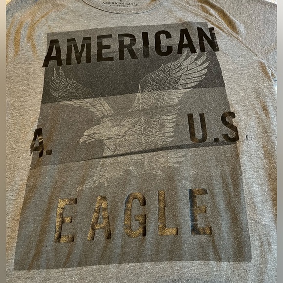 American Eagle T-shirt - Picture 2 of 4